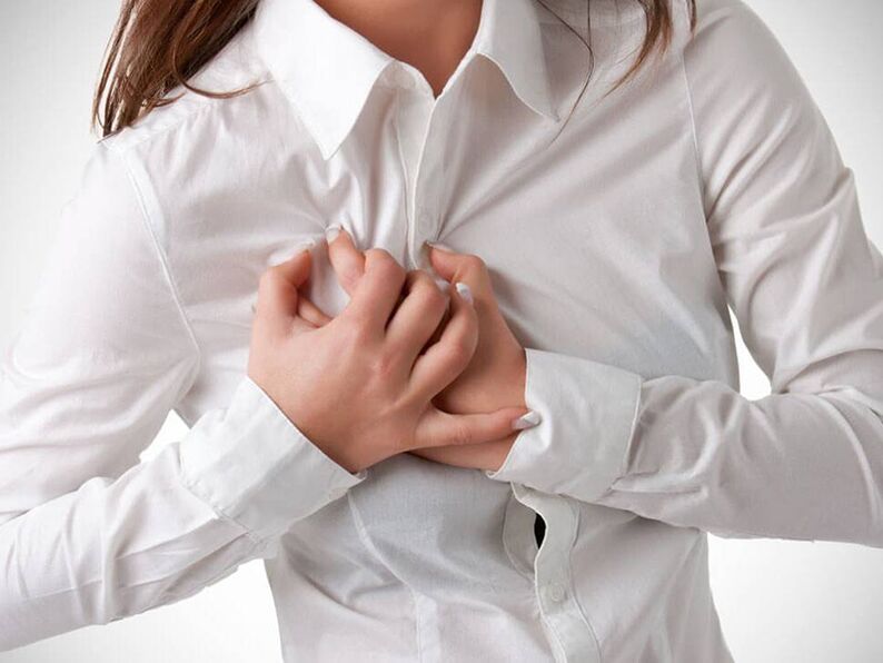 Остеохондрозата на гръдния кош е придружена от болка в гърдите
