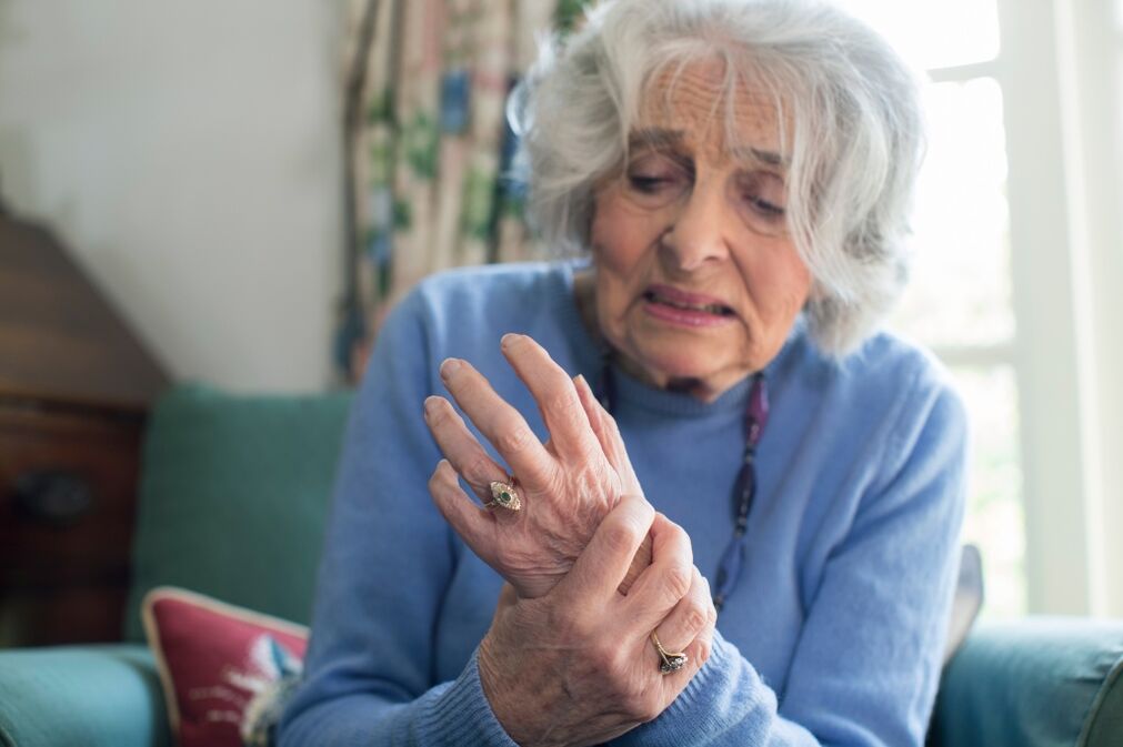 артроза на ставите на ръцете при възрастна жена